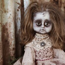 Skutečný příběh démonické panenky Annabelle
