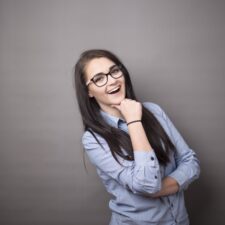 Proč máme bradu, když ji nikdo jiný nemá? Vědci možná znají odpověď